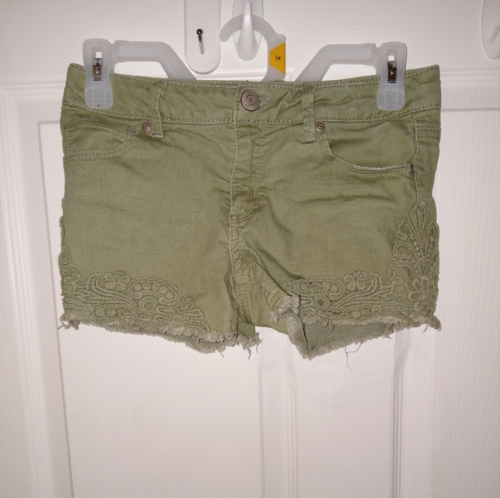 Girls Mudd green floral Embroidered shorts